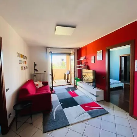 Intero Bilocale Con Terrazzo Vicino A Milano *