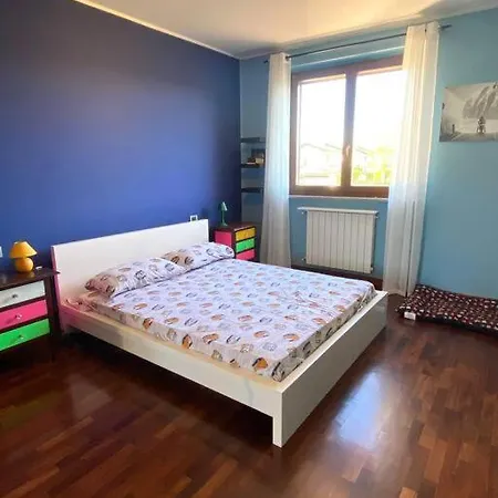 Intero Bilocale Con Terrazzo Vicino A Milano *